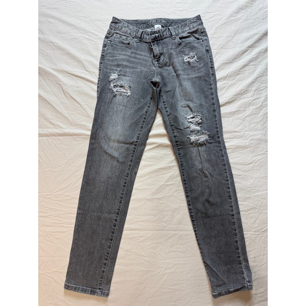 Maurices Women’s Distressed Gray Jeans‎ Size 3/4